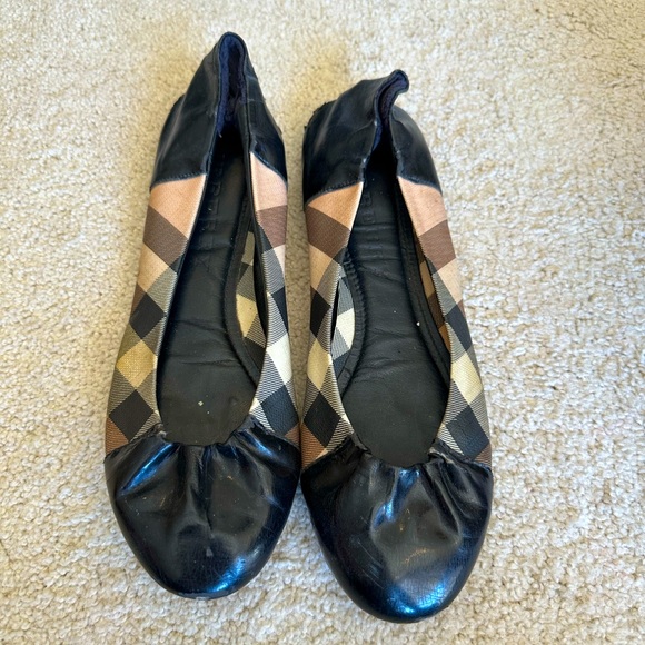 Authentic Burberry flats - Picture 1 of 3